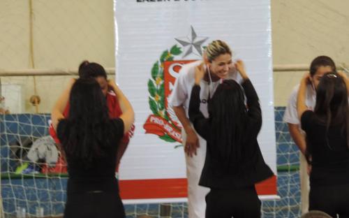 Preta, do Quilombo Pedro Cubas, recebendo a medalha de prata. Foto: Kauê Santos Silva/ADECC