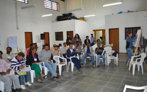 Oficina produziu documento das comunidades que busca aperfeiçoamento do cadastro. Foto de Renato Nestlehner/ISA