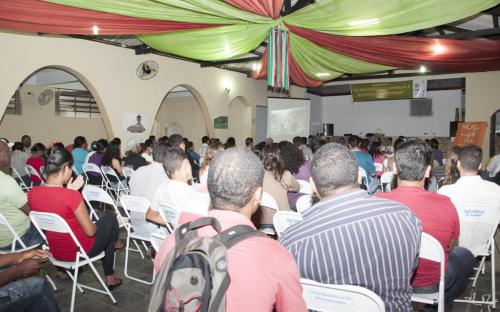 Mais de 140 pessoas estiveram presentes no seminário